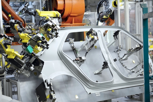 Car-manufacturing-robots-mrpeasy-manufacturing-erp
